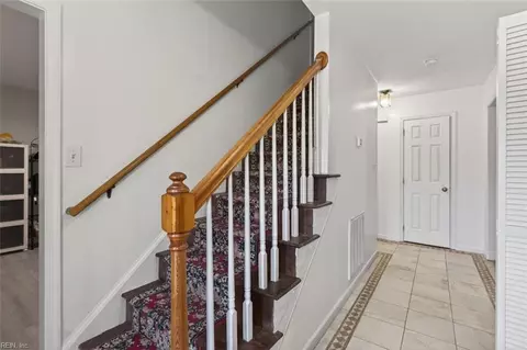 Entry Way - 2 Kaitlyn Cir, Hampton, VA 23666 photo 1 of 1