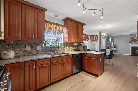 Kitchen - 2 Kaitlyn Cir, Hampton, VA 23666 photo 2 of 2