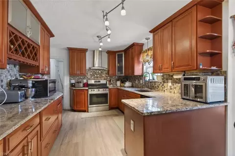Kitchen - 2 Kaitlyn Cir, Hampton, VA 23666 photo 1 of 2