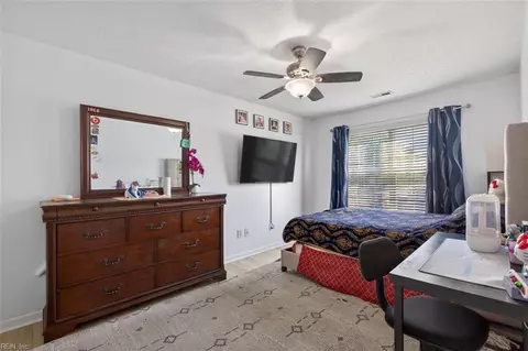 Bedroom - 2 Kaitlyn Cir, Hampton, VA 23666 photo 7 of 8