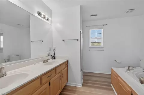 Bath - 2 Kaitlyn Cir, Hampton, VA 23666 photo 2 of 4