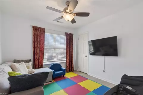 Bedroom - 2 Kaitlyn Cir, Hampton, VA 23666 photo 6 of 8