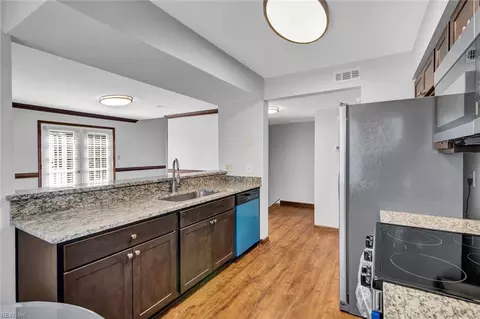 Kitchen - 16 Academy Ln, Hampton, VA 23669 photo 4 of 5