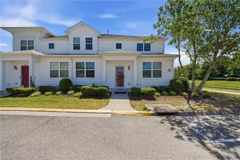 661 Lacy Oak Dr, Chesapeake, VA 23320