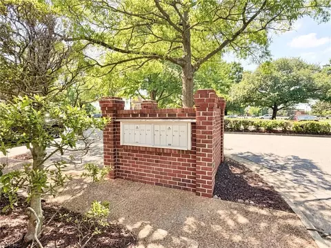 Exterior - 217 Eaton St, Hampton, VA 23669 photo 2 of 4