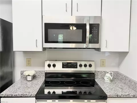 Kitchen - 217 Eaton St, Hampton, VA 23669 photo 10 of 11