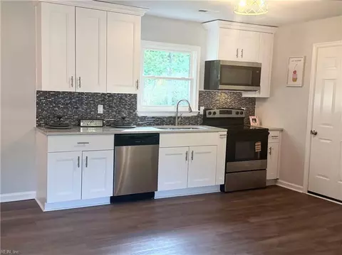 615 Gary Ln, Hampton, VA 23661