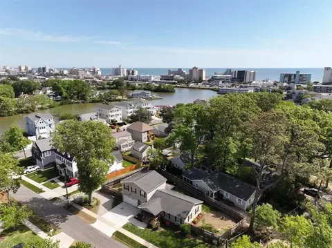 443 Pinewood Dr, Virginia Beach, VA 23451