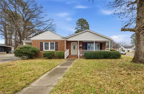 411 S College Dr, Franklin, VA 23851