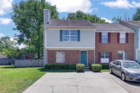 755 Huntly Dr, Chesapeake, VA 23320