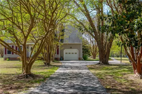 230 Chick Cove Dr, Hardyville, VA 23070