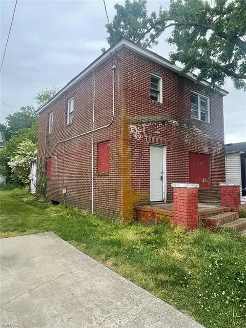 4310 Roanoke Ave, Newport News, VA 23607