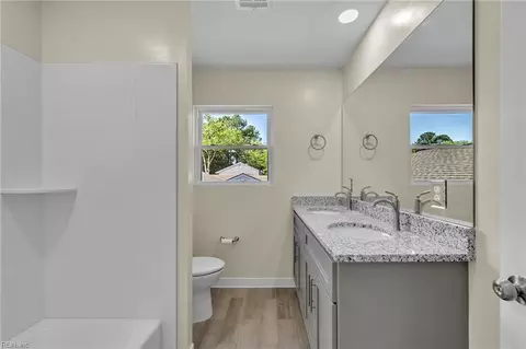 Bath - 3404 Hardee Ct, Hampton, VA 23666 photo 1 of 3