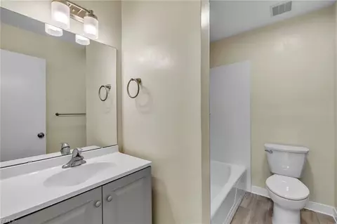 Bath - 3404 Hardee Ct, Hampton, VA 23666 photo 2 of 3