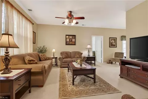 1513 Pucknall Dr, Chesapeake, VA 23320