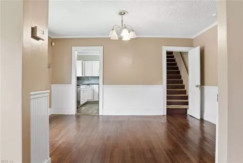 Entry Way - 801 Gloucester St, Hampton, VA 23661 photo 1 of 2