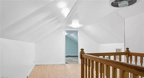 Entry Way - 801 Gloucester St, Hampton, VA 23661 photo 2 of 2