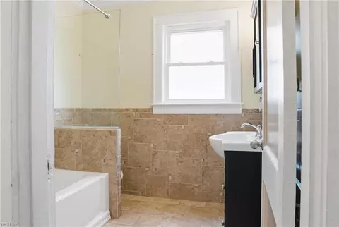 Bath - 801 Gloucester St, Hampton, VA 23661 photo 1 of 1