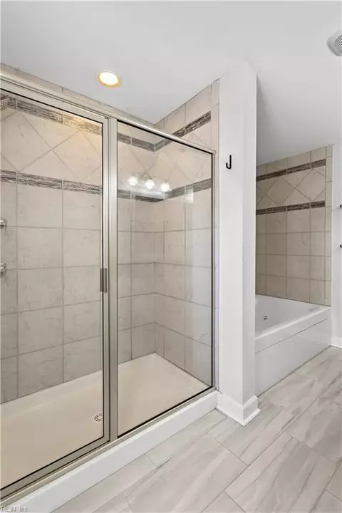 Bath - 38 Thomas Nelson Dr, Hampton, VA 23666 photo 3 of 4