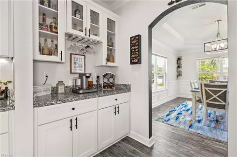 Entry Way - 38 Thomas Nelson Dr, Hampton, VA 23666 photo 4 of 6