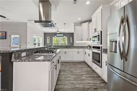 Kitchen - 38 Thomas Nelson Dr, Hampton, VA 23666 photo 3 of 3