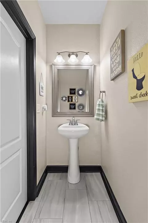 Bath - 38 Thomas Nelson Dr, Hampton, VA 23666 photo 1 of 4