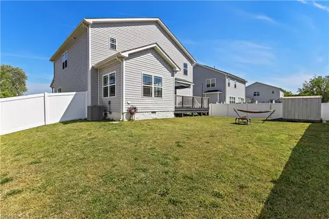 Exterior - 38 Thomas Nelson Dr, Hampton, VA 23666 photo 6 of 8