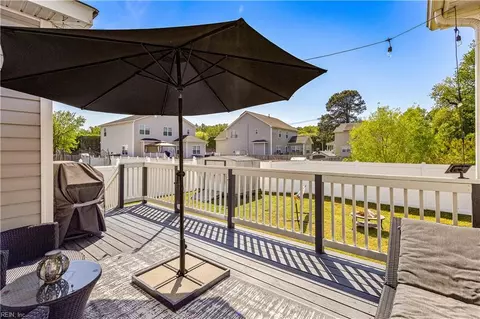 Exterior - 38 Thomas Nelson Dr, Hampton, VA 23666 photo 4 of 8