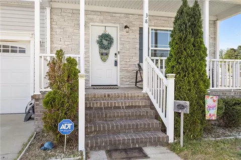 Exterior - 38 Thomas Nelson Dr, Hampton, VA 23666 photo 3 of 8