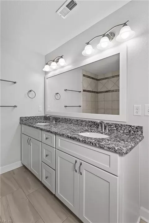 Bath - 38 Thomas Nelson Dr, Hampton, VA 23666 photo 4 of 4