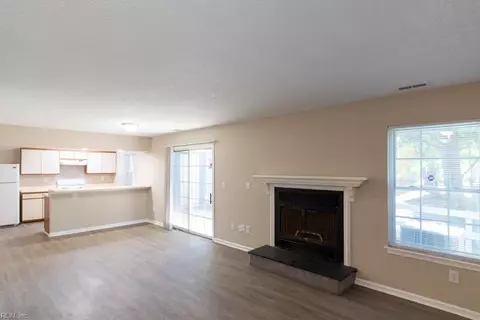 616 Ridge Cir #CIR, Chesapeake, VA 23320