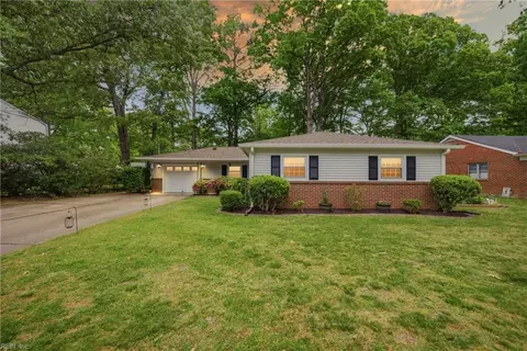 18 Ridgewood Pw Pkwy, Newport News, VA 23608