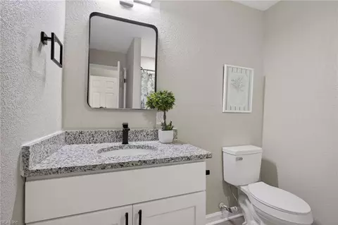 Bath - 804 Teach St, Hampton, VA 23661 photo 3 of 3