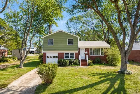 8 Winnard Rd, Hampton, VA 23669