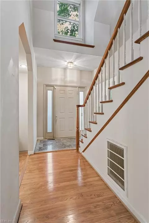 Entry Way - 10161 Deer Trace Ln, Gloucester, VA 23061 photo 2 of 4
