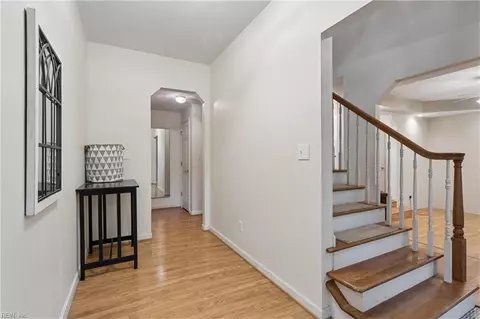 Entry Way - 10161 Deer Trace Ln, Gloucester, VA 23061 photo 3 of 4
