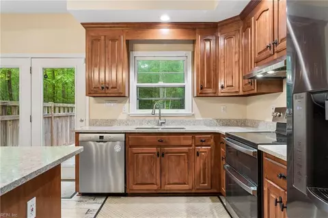 Kitchen - 10161 Deer Trace Ln, Gloucester, VA 23061 photo 3 of 3