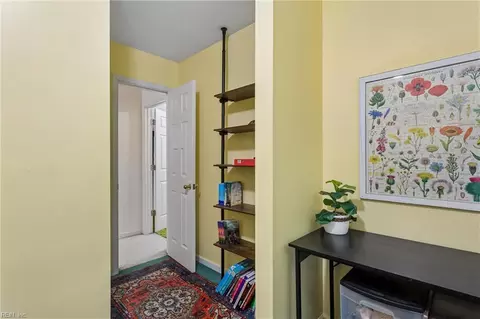 Entry Way - 10161 Deer Trace Ln, Gloucester, VA 23061 photo 4 of 4