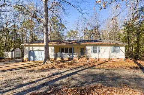 5403 Jonquil Ln, Gloucester, VA 23061