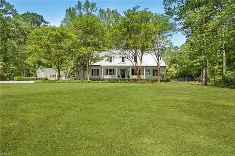 1024 Pleasant Ridge Dr, Chesapeake, VA 23322