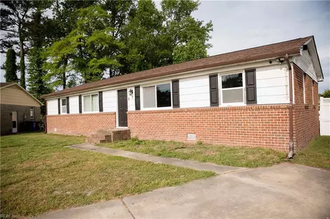 7 Lake Forest Ct, Portsmouth, VA 23701