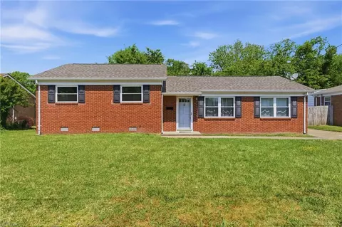 51 Longwood Dr, Hampton, VA 23669