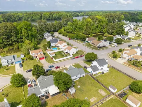 View/Area - 10 Old Pond Ct, Hampton, VA 23666 photo 4 of 4