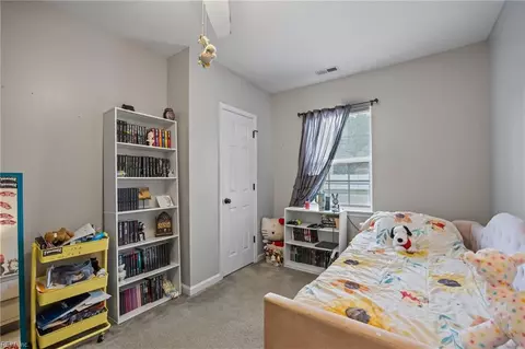 Bedroom - 10 Old Pond Ct, Hampton, VA 23666 photo 2 of 8