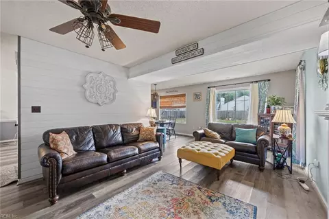 Living - 10 Old Pond Ct, Hampton, VA 23666 photo 2 of 3