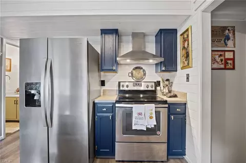 Kitchen - 10 Old Pond Ct, Hampton, VA 23666 photo 2 of 3