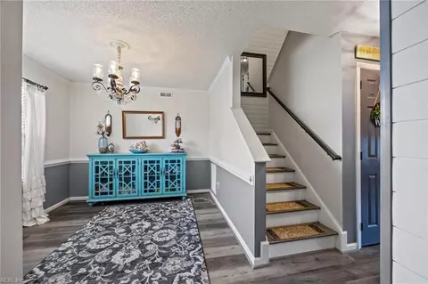 Entry Way - 10 Old Pond Ct, Hampton, VA 23666 photo 1 of 3
