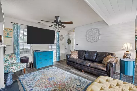 Living - 10 Old Pond Ct, Hampton, VA 23666 photo 3 of 3