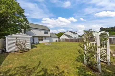 Exterior - 10 Old Pond Ct, Hampton, VA 23666 photo 5 of 6