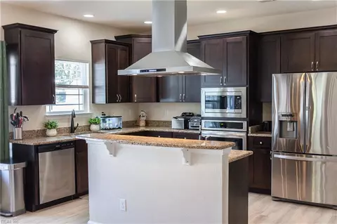 Kitchen - 43 Cavalier Rd, Hampton, VA 23669 photo 4 of 8